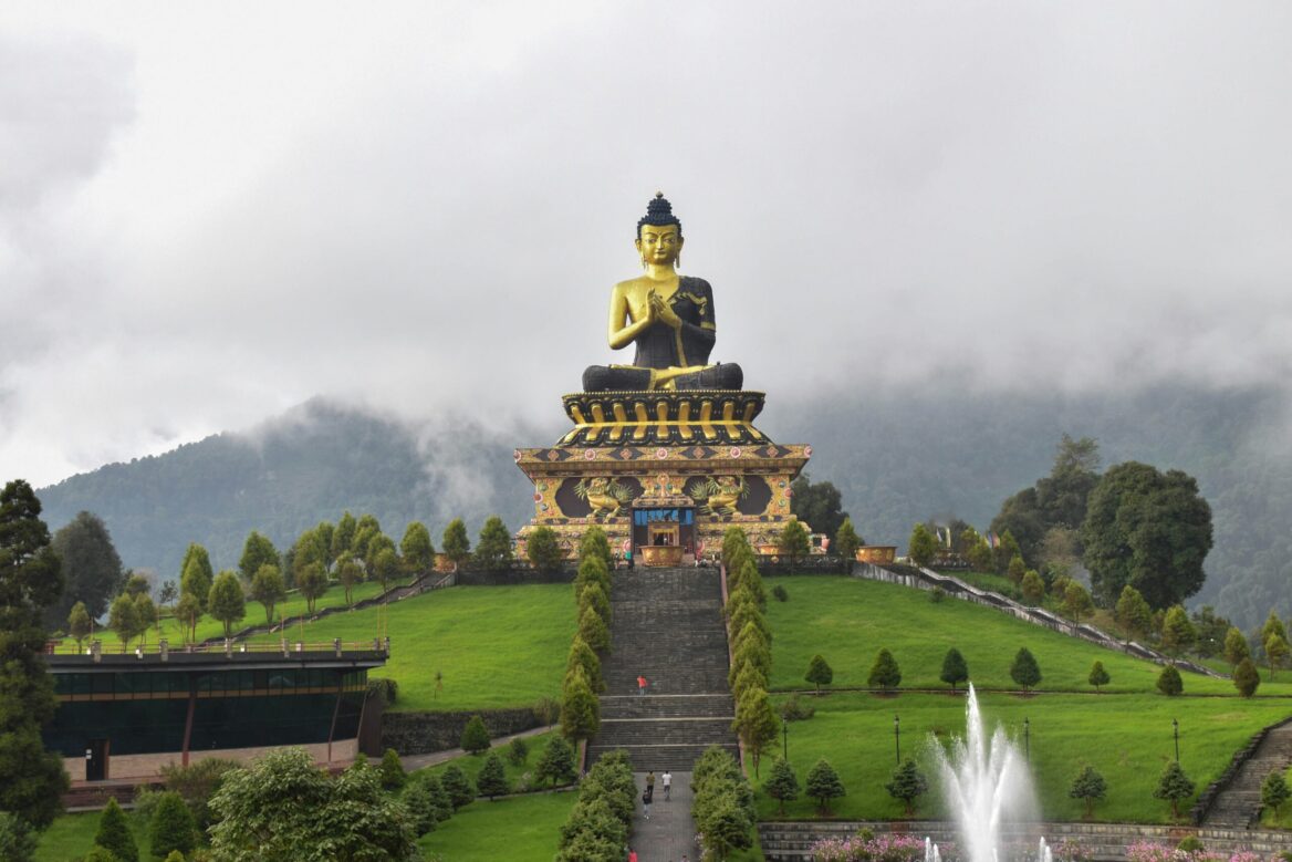 Sikkim tour package Gangtok sightseeing Kanchenjunga view tour Yumthang Valley trip Pelling attractions
